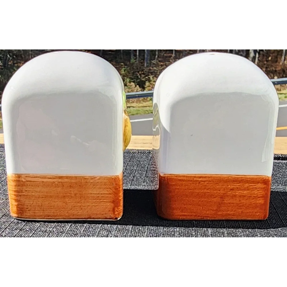 Lemon Themed Salt And Pepper Shakers‎